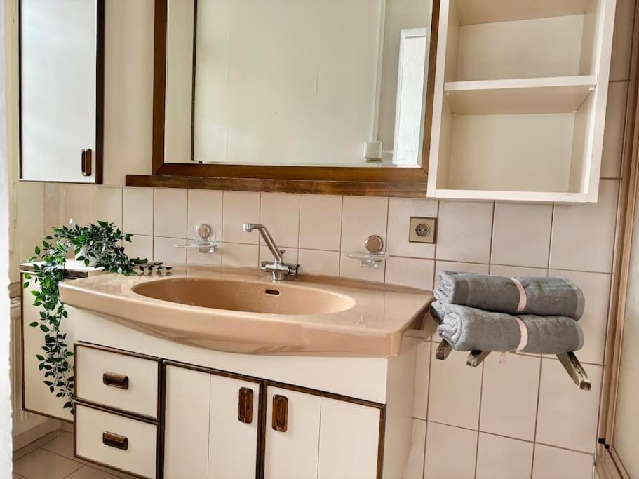110 M2 Sunny & Central Long Term Apartment - Free Parking Apartment Wien